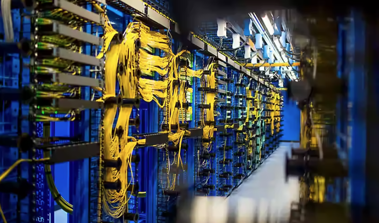 Img: photo of a datacentre,